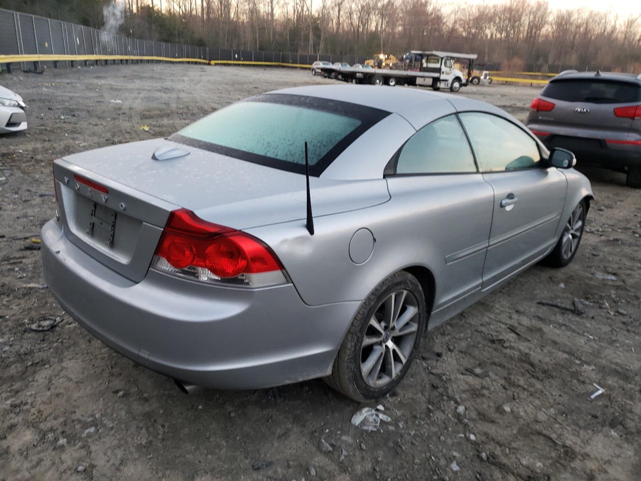 Photo 4 from auction – 2010 VOLVO C70 T5 with VIN YV1672MC8AJ094110