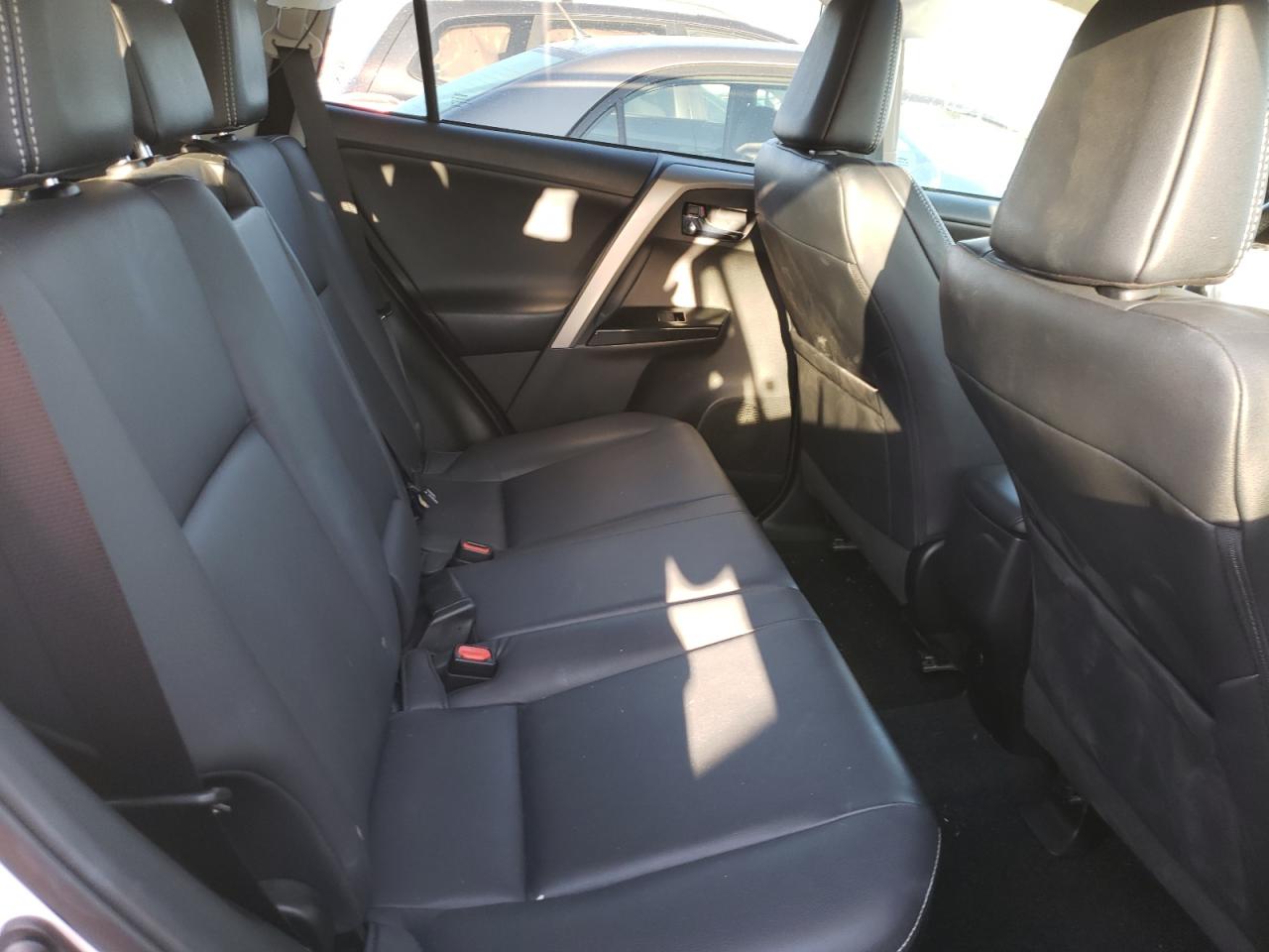 Photo 6 from auction – 2017 TOYOTA RAV4 LIMIT with VIN 2T3YFREV0HW401288