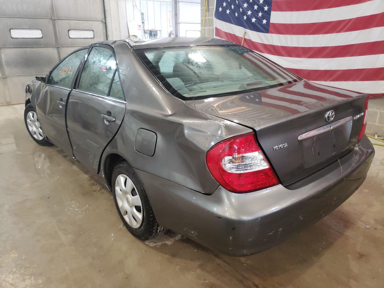Photo 3 from auction – 2004 TOYOTA CAMRY LE with VIN 4T1BE32K74U895667