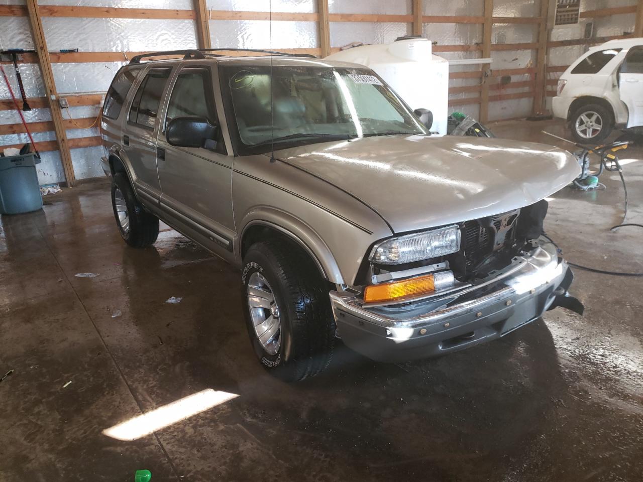 CHEVROLET BLAZER 2000 with VIN 1GNDT13W6Y2333180 - Photo from auction