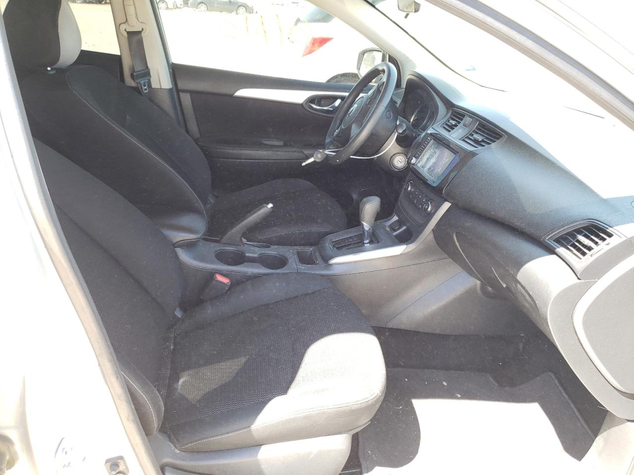 Photo 5 from auction – 2019 NISSAN SENTRA S with VIN 3N1AB7AP1KY264049