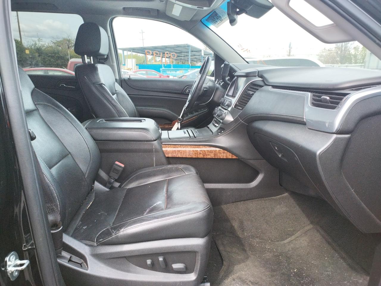 Photo 5 from auction – 2016 CHEVROLET SUBURBAN K with VIN 1GNSKJKC4GR447735