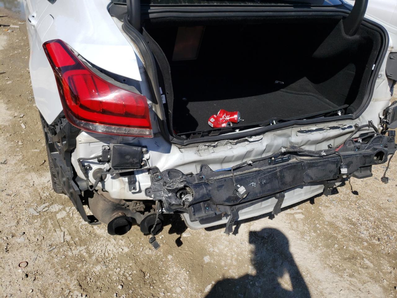 Photo 9 from auction – 2015 HYUNDAI GENESIS 5. with VIN KMHGN4JF9FU041735