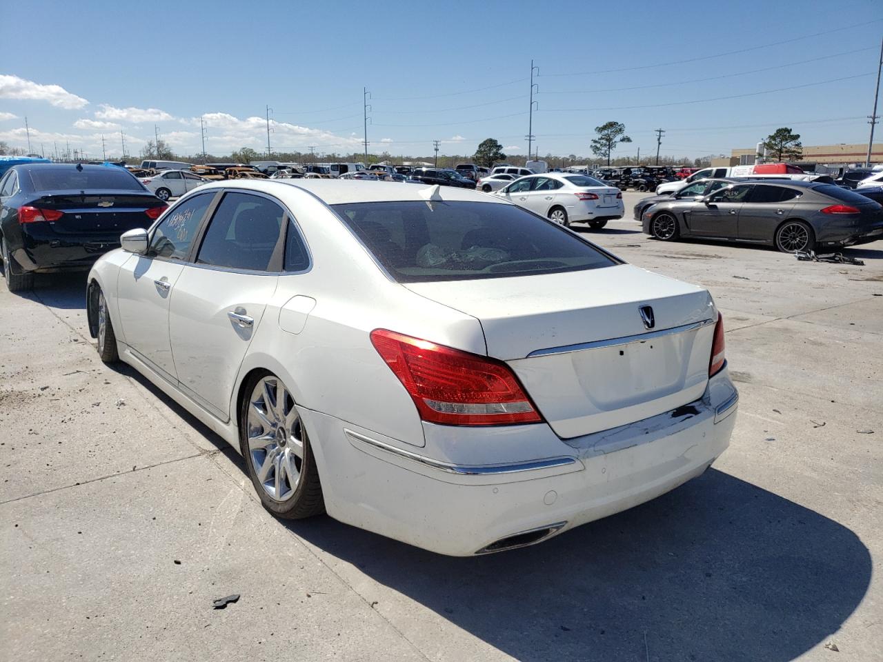 Photo 3 from auction – 2011 HYUNDAI EQUUS SIGN with VIN KMHGH4JF3BU039397