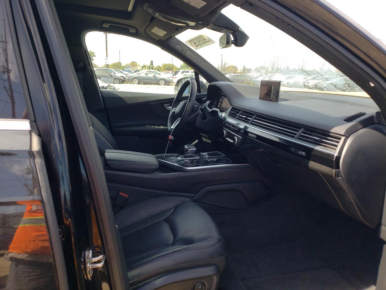 Photo 5 from auction – 2019 AUDI Q7 PREMIUM with VIN WA1LAAF72KD002360