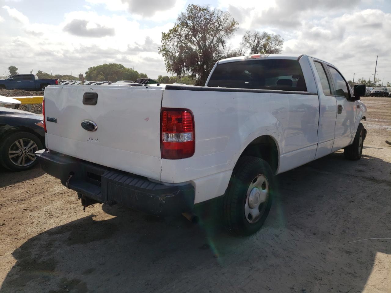 Photo 4 from auction – 2005 FORD F150 with VIN 1FTVX12555NA76887