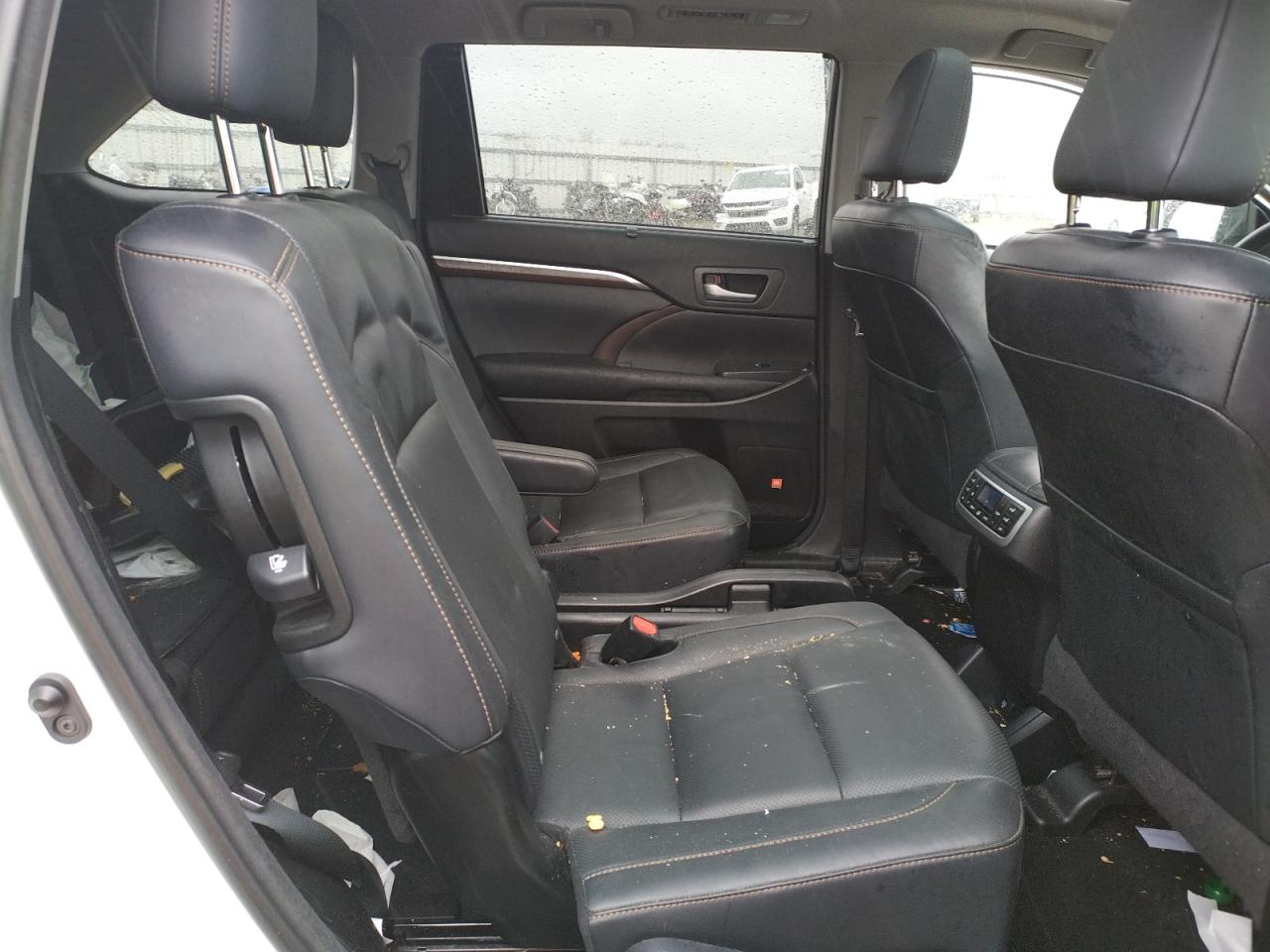 Photo 6 from auction – 2015 TOYOTA HIGHLANDER with VIN 5TDDCRFH1FS013095
