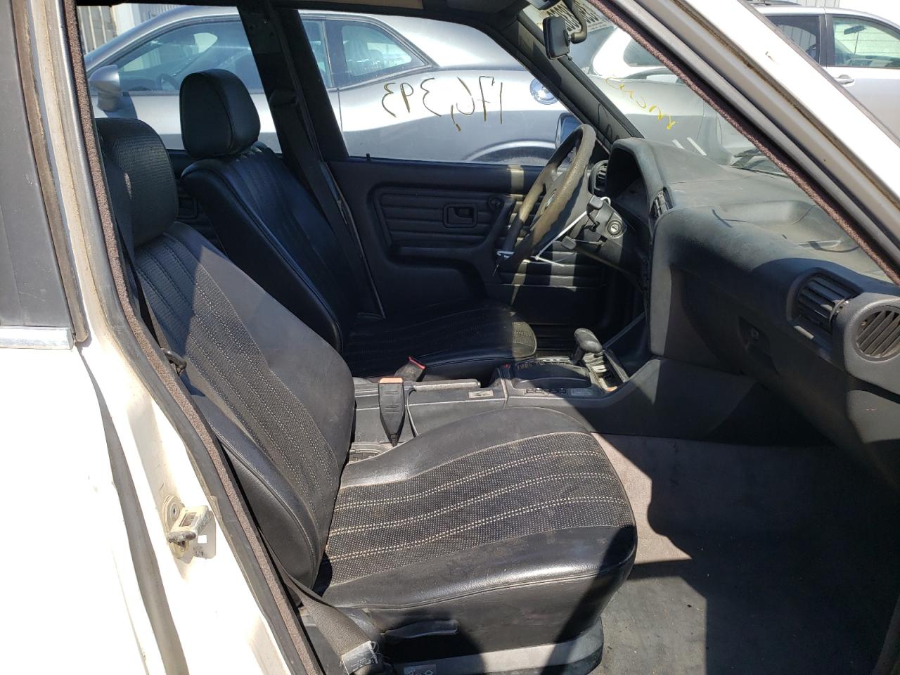 Photo 5 from auction – 1989 BMW 325 I AUTO with VIN WBAAD2306KED23586