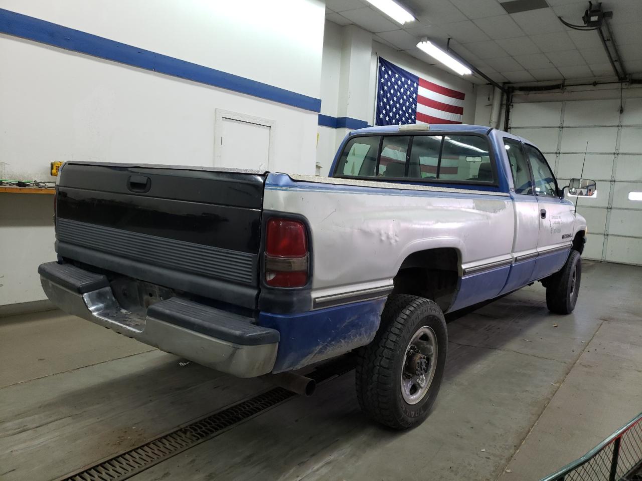 Photo 4 from auction – 1995 DODGE RAM 2500 with VIN 3B7KF23W1SM129352