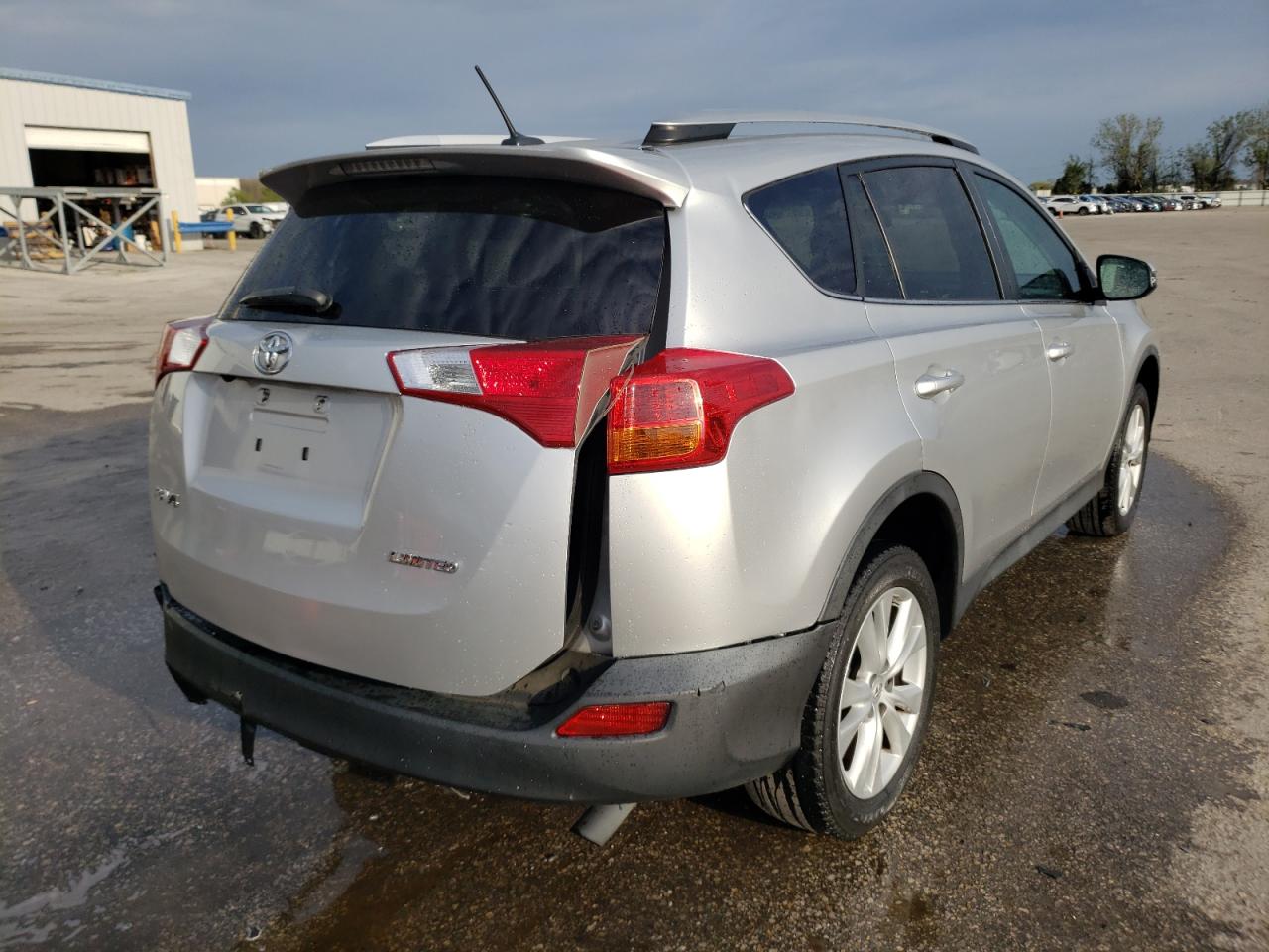 Photo 4 from auction – 2015 TOYOTA RAV4 LIMIT with VIN 2T3YFREV9FW233048