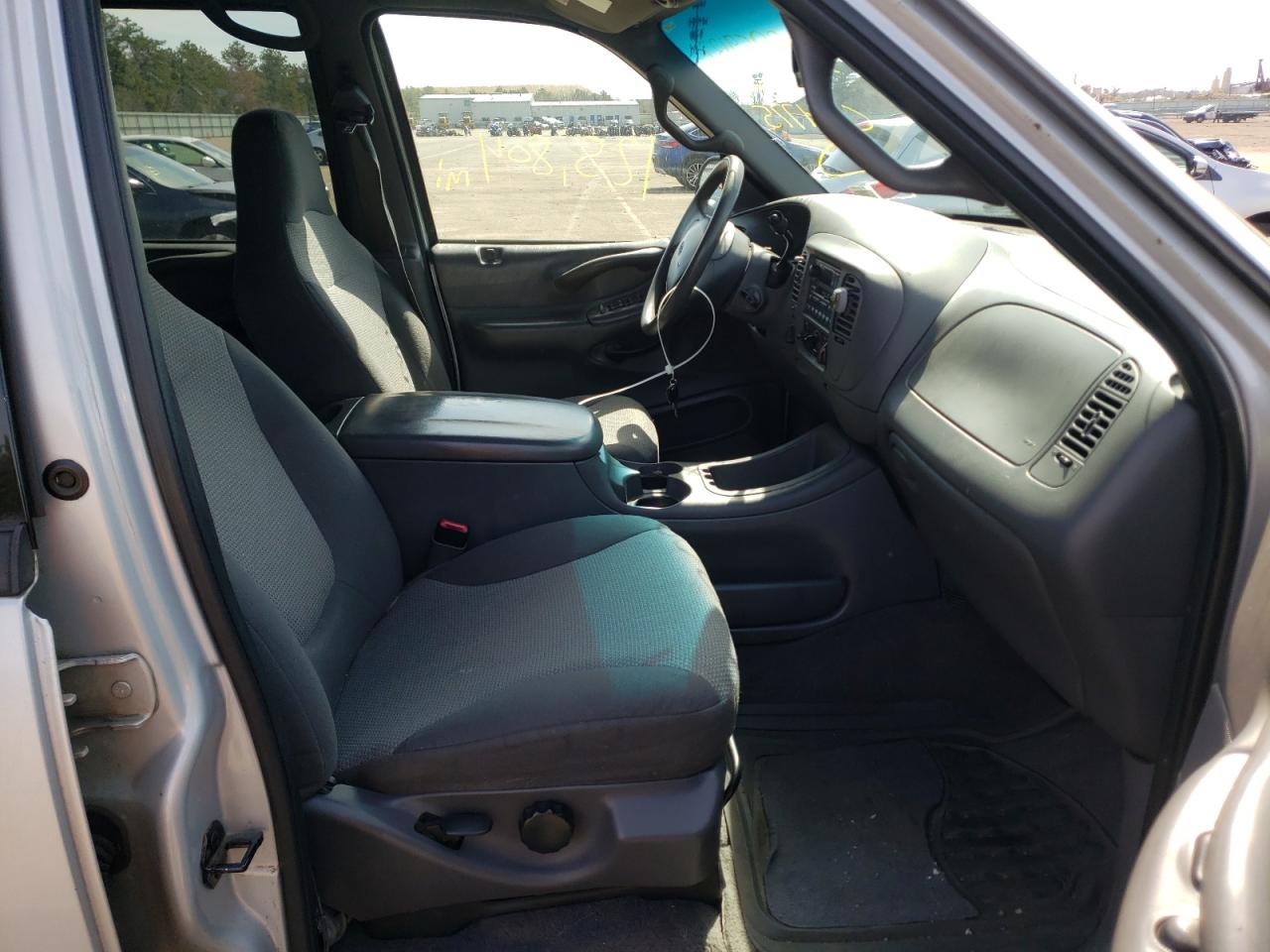 Photo 5 from auction – 2000 FORD EXPEDITION with VIN 1FMFU16L0YLC44775