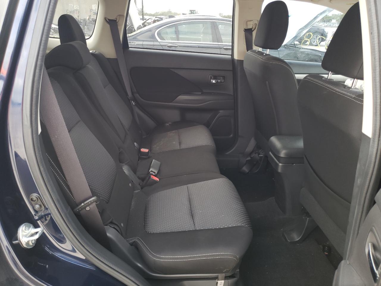 Photo 6 from auction – 2018 MITSUBISHI OUTLANDER with VIN JA4AD3A35JZ006824