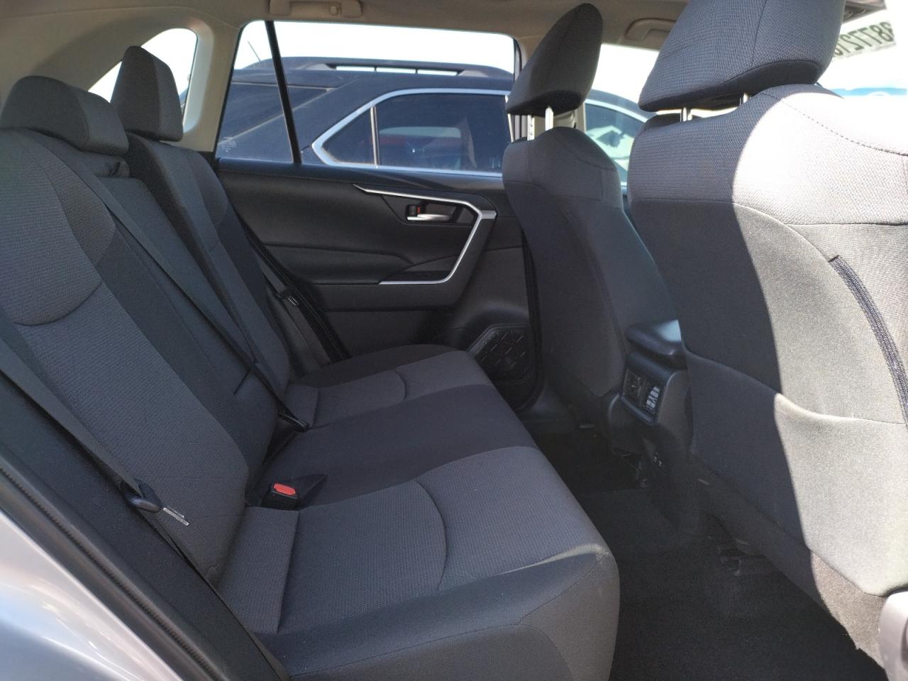 Photo 6 from auction – 2019 TOYOTA RAV4 XLE with VIN JTMP1RFV5KD012787