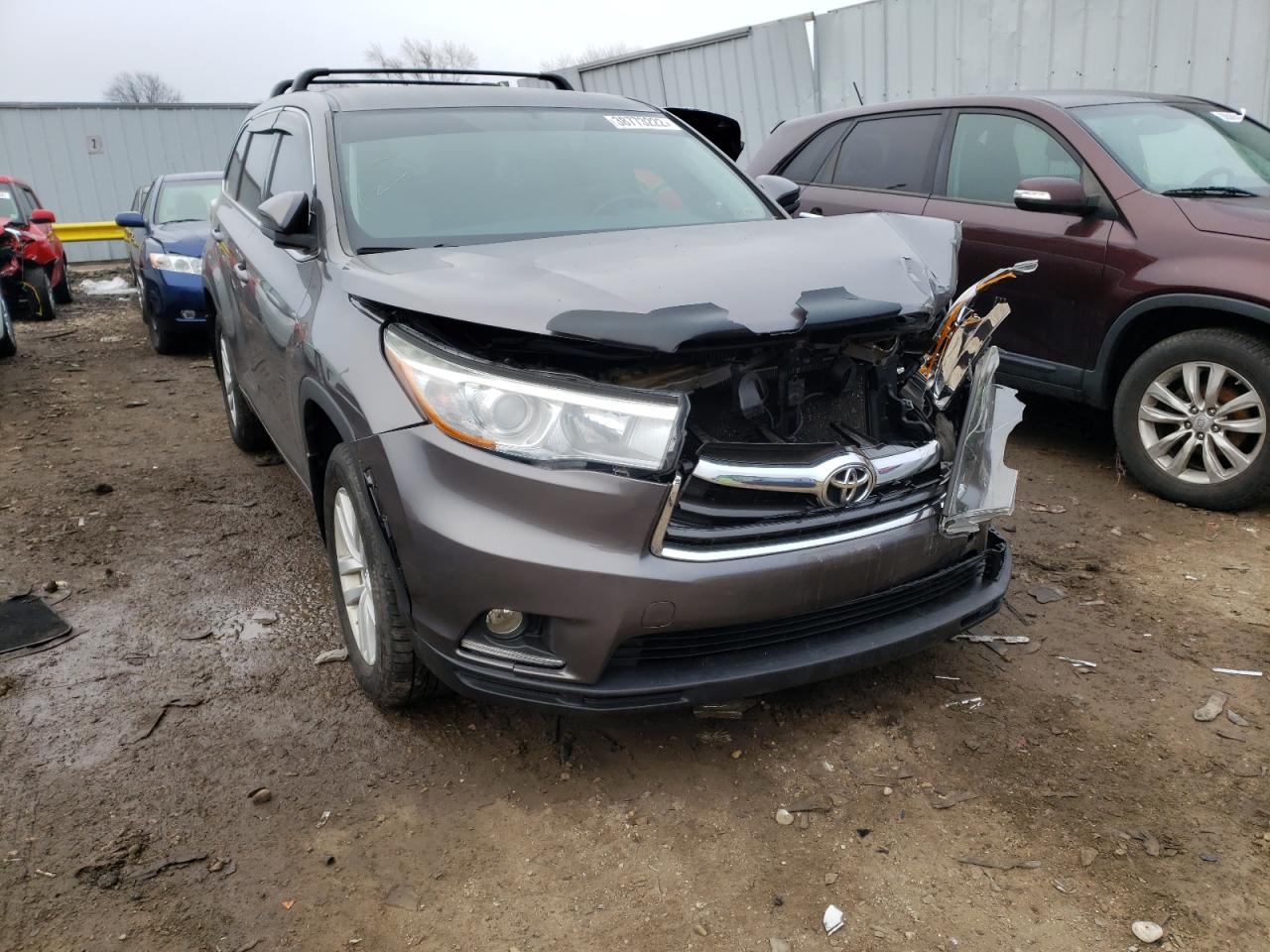 TOYOTA HIGHLANDER 2015 with VIN 5TDBKRFH3FS188927 - Photo from auction
