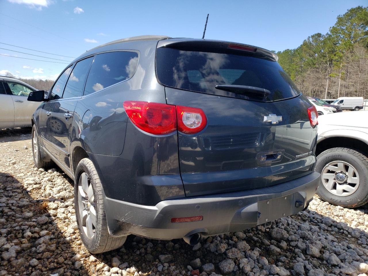 Photo 3 from auction – 2010 CHEVROLET TRAVERSE L with VIN 1GNLRHED9AJ199078