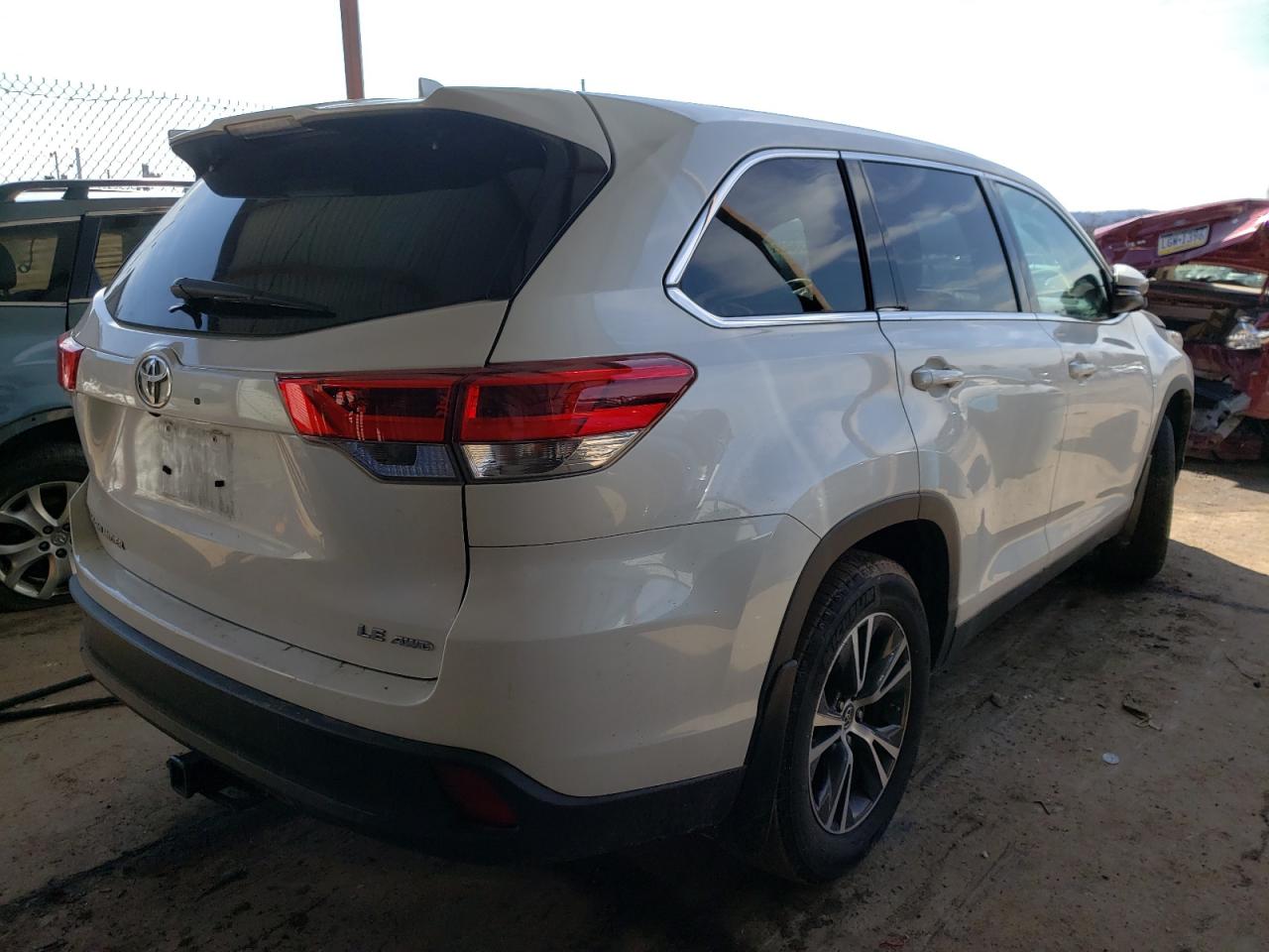 Photo 4 from auction – 2019 TOYOTA HIGHLANDER with VIN 5TDBZRFH1KS730838