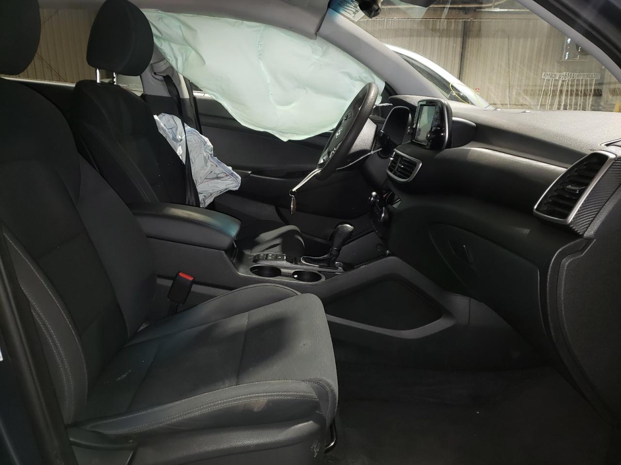 Photo 5 from auction – 2020 HYUNDAI TUCSON LIM with VIN KM8J3CA42LU176765