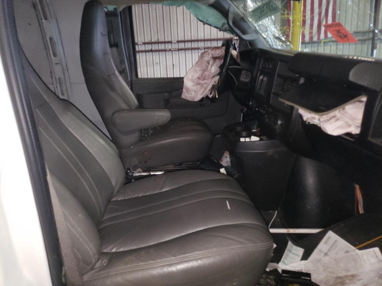Photo 5 from auction – 2017 CHEVROLET EXPRESS G2 with VIN 1GCWGAFF4H1108862