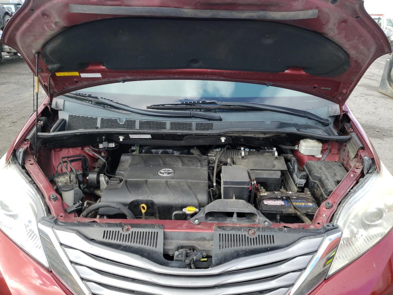 Photo 7 from auction – 2011 TOYOTA SIENNA XLE with VIN 5TDDK3DCXBS011668