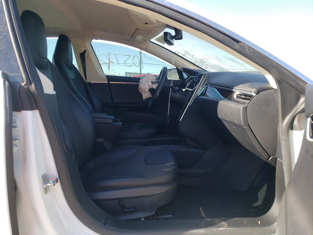 Photo 5 from auction – 2013 TESLA MODEL S with VIN 5YJSA1DG8DFP08491