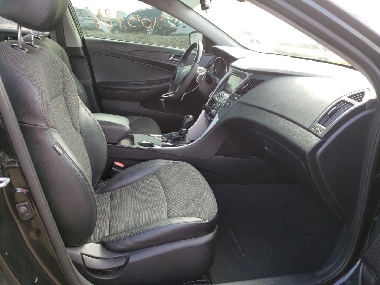 Photo 5 from auction – 2012 HYUNDAI SONATA SE with VIN 5NPEC4AC7CH463449