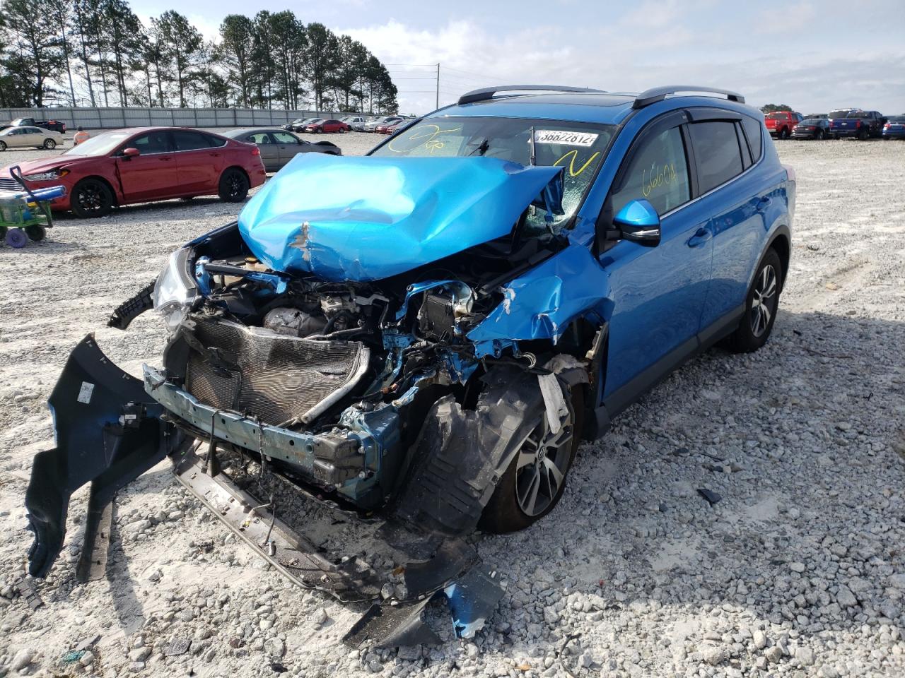 Photo 2 from auction – 2017 TOYOTA RAV4 XLE with VIN 2T3RFREV0HW624175