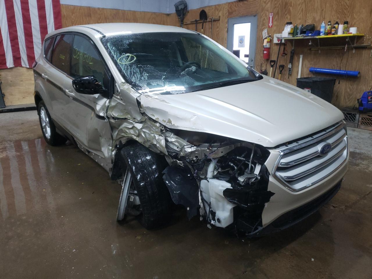 FORD ESCAPE SE 2017 with VIN 1FMCU9GD8HUD02182 - Photo from auction