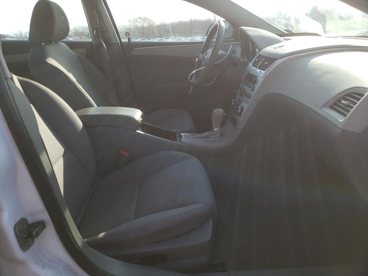 Photo 5 from auction – 2011 CHEVROLET MALIBU LS with VIN 1G1ZA5E12BF112309