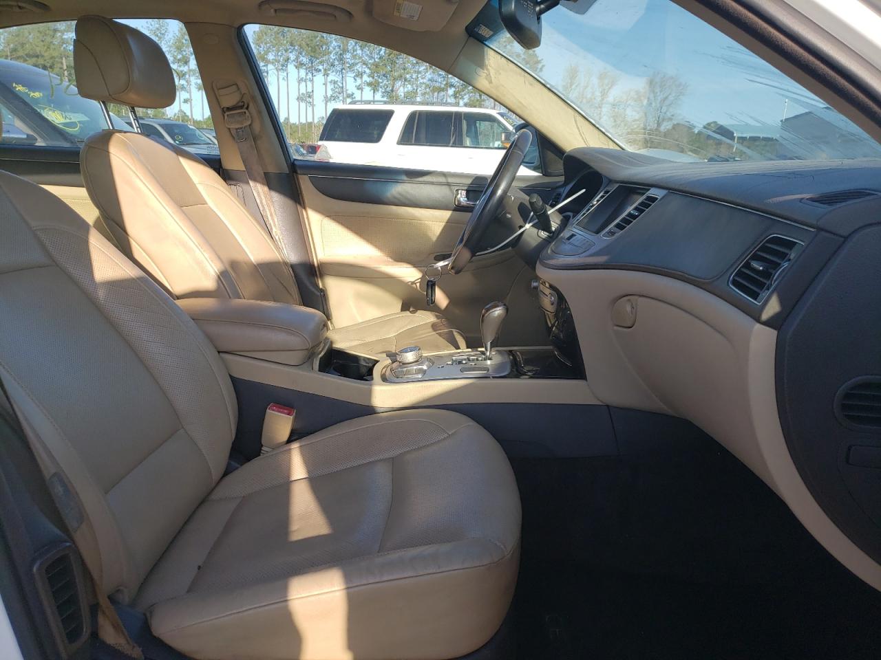 Photo 5 from auction – 2009 HYUNDAI GENESIS 3. with VIN KMHGC46E39U036699