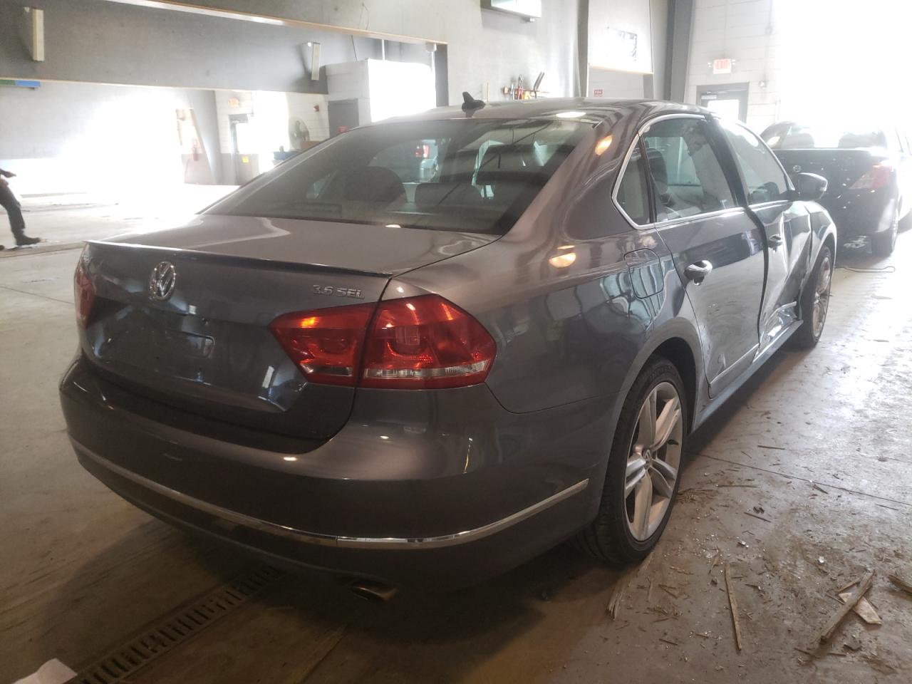 Photo 4 from auction – 2013 VOLKSWAGEN PASSAT SEL with VIN 1VWCM7A38DC079227