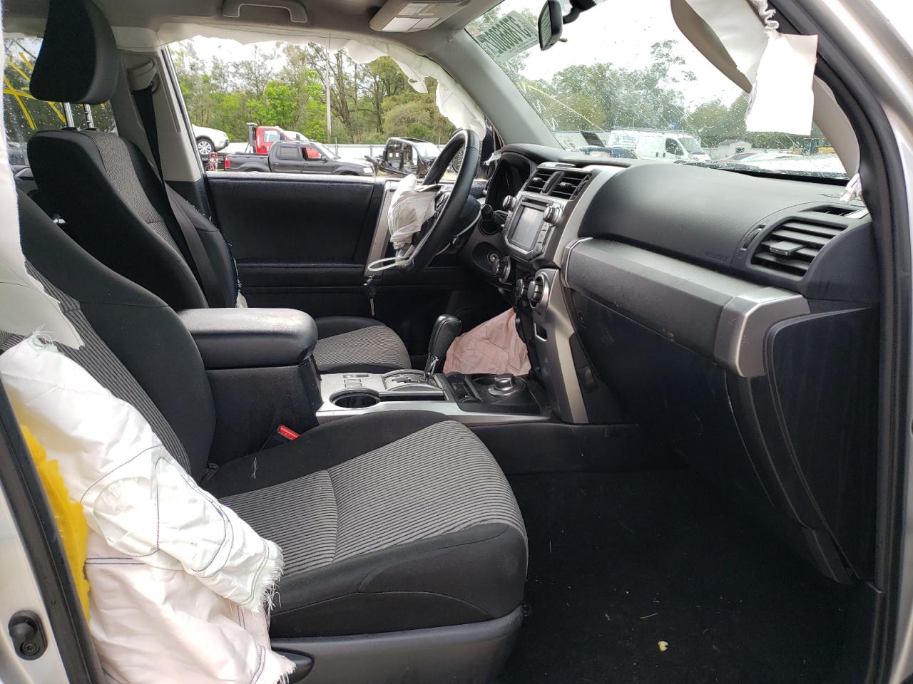 Zdjęcie 5 z aukcji – 2016 TOYOTA 4RUNNER SR z VIN JTEBU5JR2G5343182