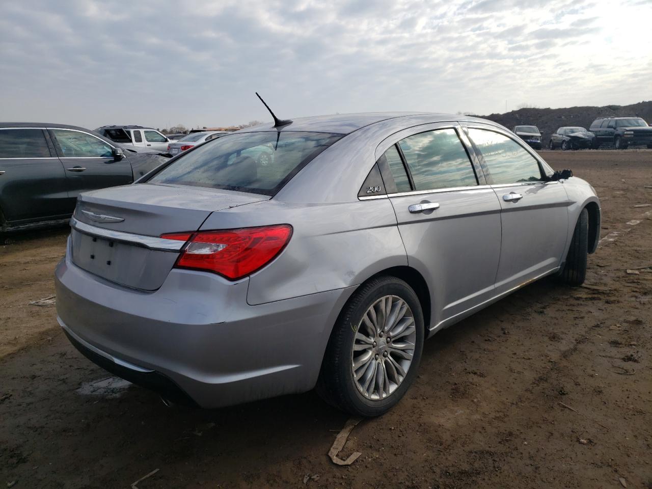 Photo 4 from auction – 2013 CHRYSLER 200 LIMITE with VIN 1C3CCBCG5DN510463
