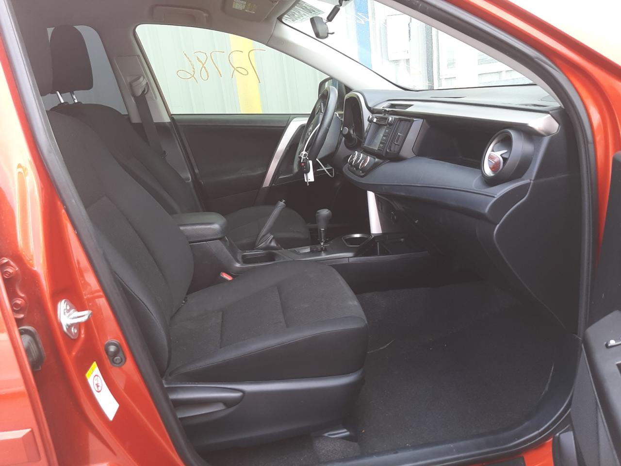 Photo 5 from auction – 2016 TOYOTA RAV4 LE with VIN JTMZFREV8GJ073250