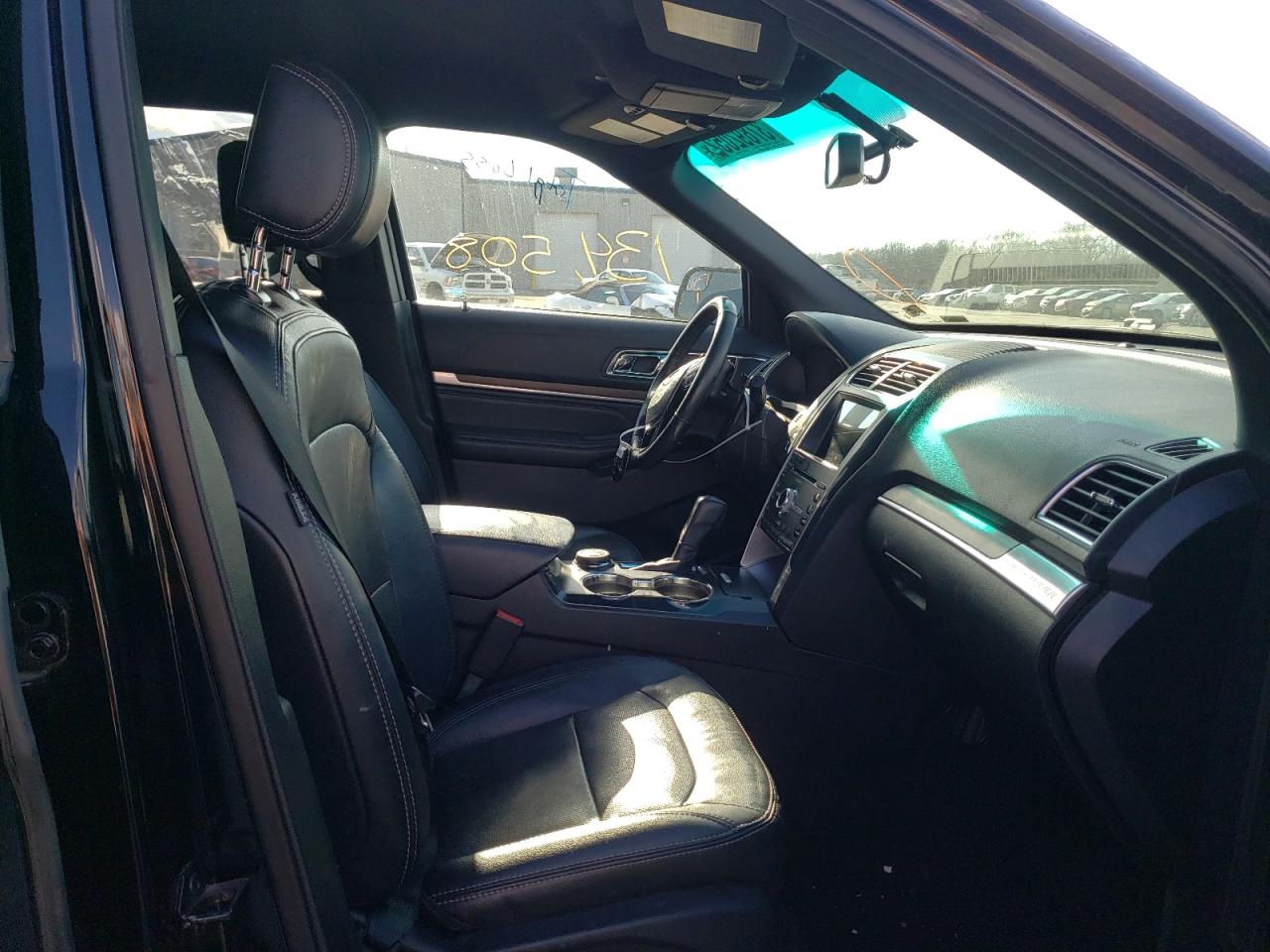 Photo 5 from auction – 2017 FORD EXPLORER L with VIN 1FM5K8F85HGA18195