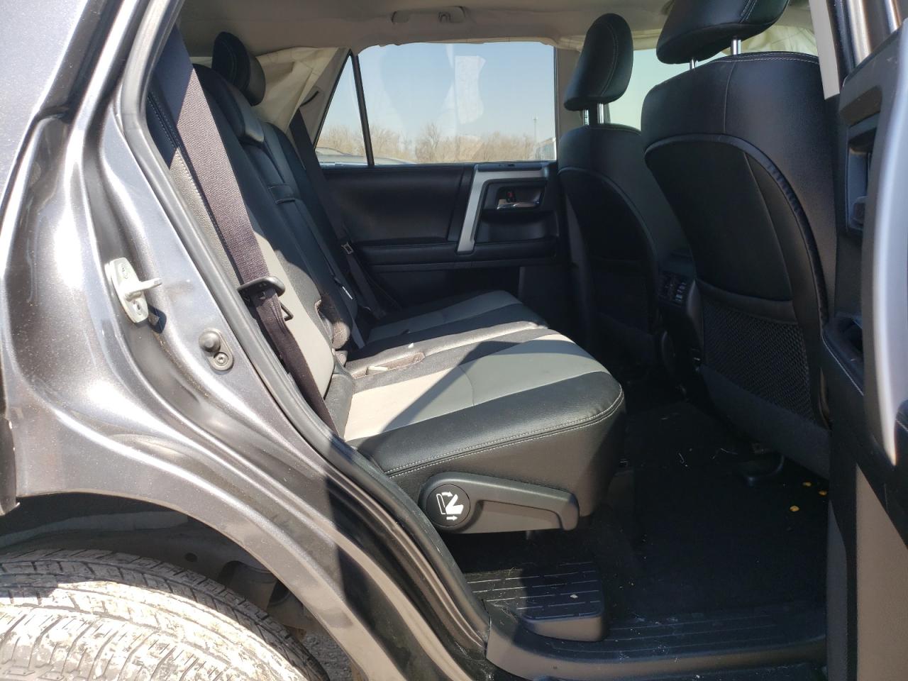 Photo 6 from auction – 2017 TOYOTA 4RUNNER SR with VIN JTEZU5JRXH5157874