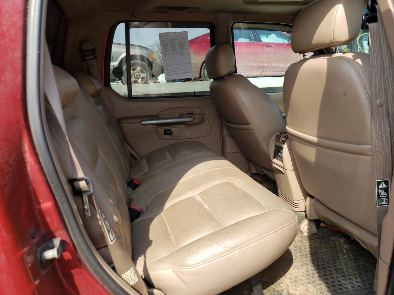 Photo 6 from auction – 2002 FORD EXPLORER S with VIN 1FMZU77E32UB67109