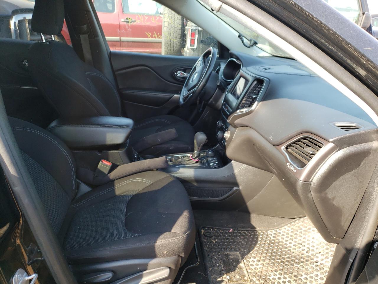 Photo 5 from auction – 2019 JEEP CHEROKEE L with VIN 1C4PJMCX0KD477244