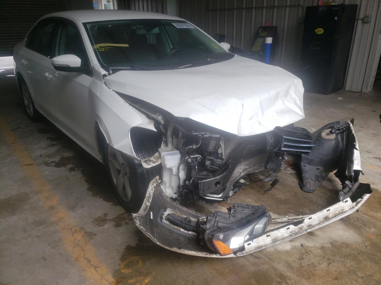 Photo 1 from auction – 2015 VOLKSWAGEN PASSAT S with VIN 1VWAT7A37FC094055