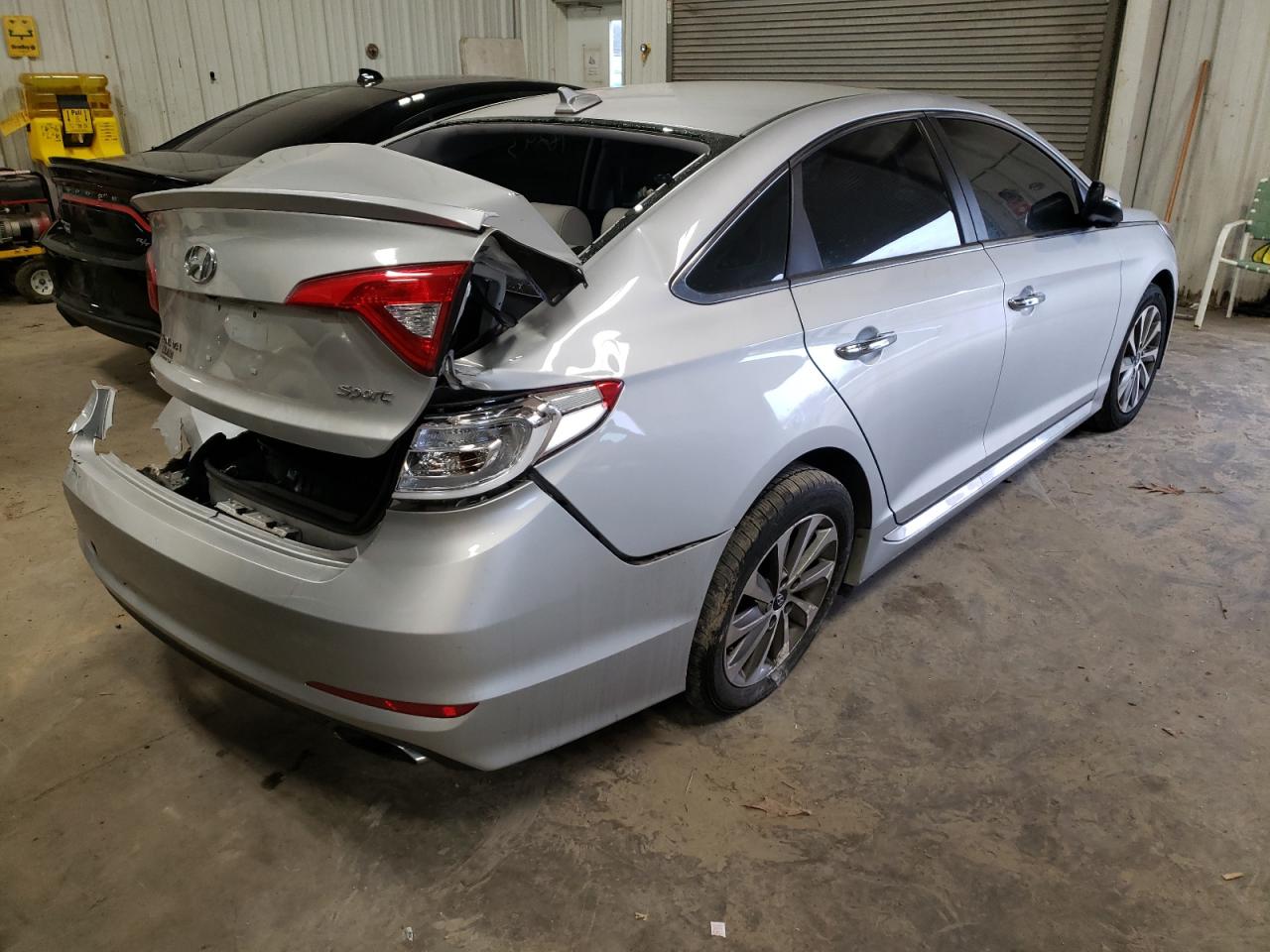 Photo 4 from auction – 2017 HYUNDAI SONATA SPO with VIN 5NPE34AF5HH448708