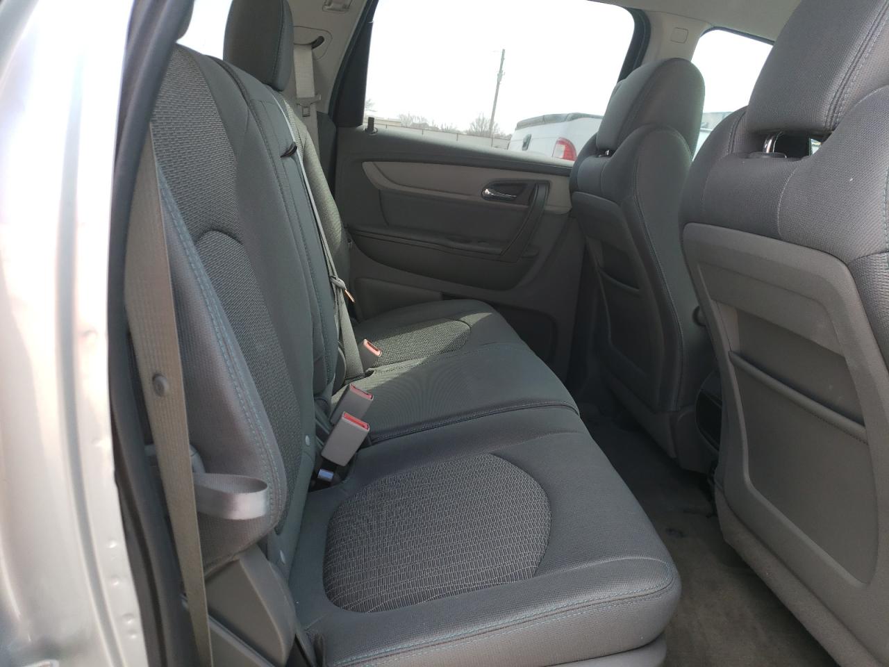 Photo 6 from auction – 2017 CHEVROLET TRAVERSE L with VIN 1GNKRFED7HJ321415