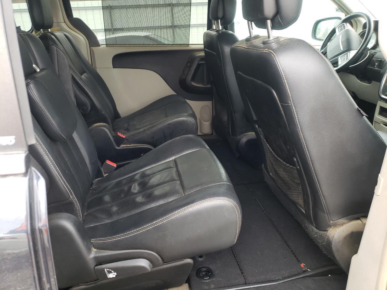 Photo 6 from auction – 2013 CHRYSLER TOWN & COU with VIN 2C4RC1CG8DR594135