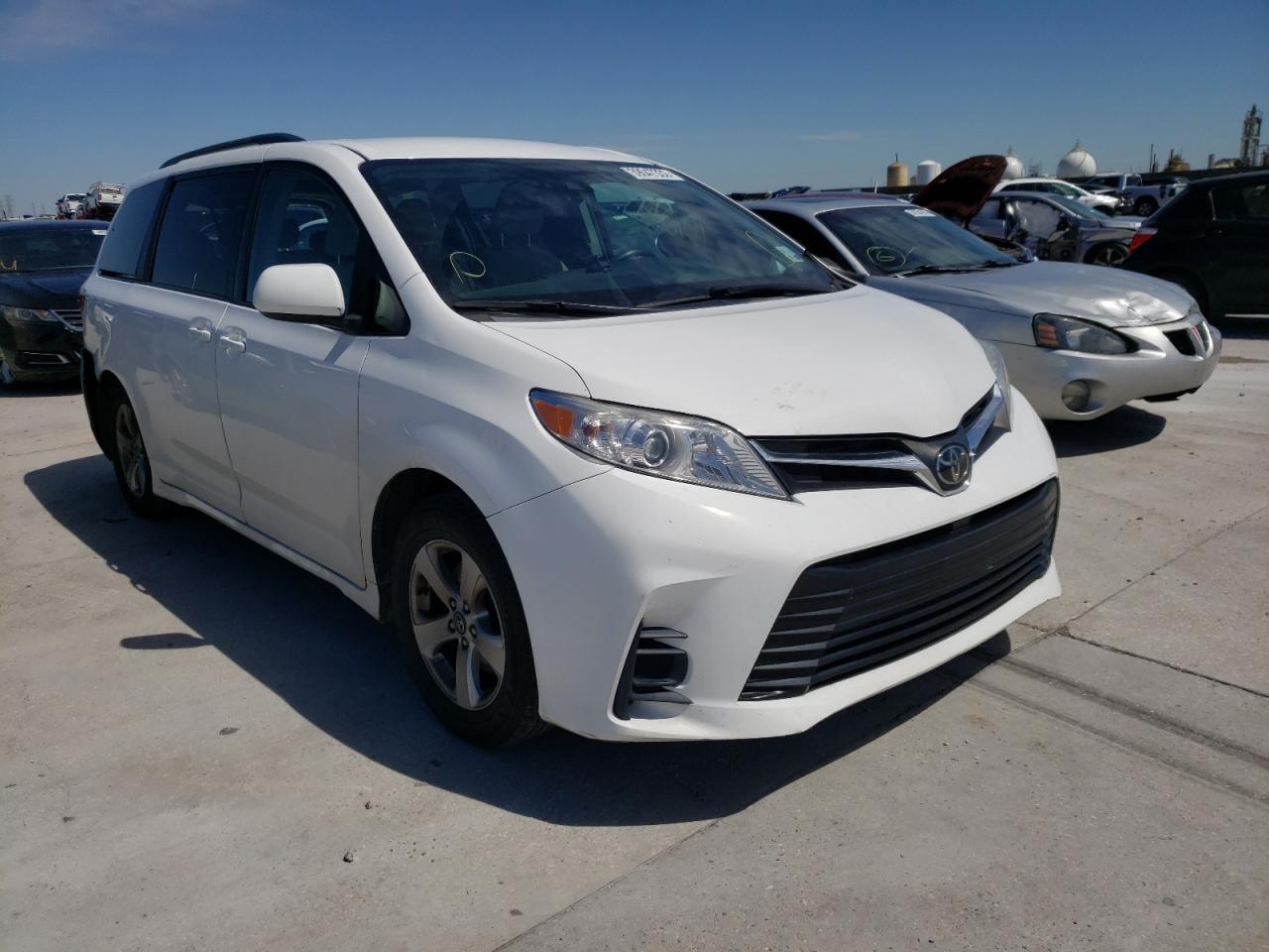 TOYOTA SIENNA LE 2018 with VIN 5TDKZ3DC2JS906699 - Photo from auction