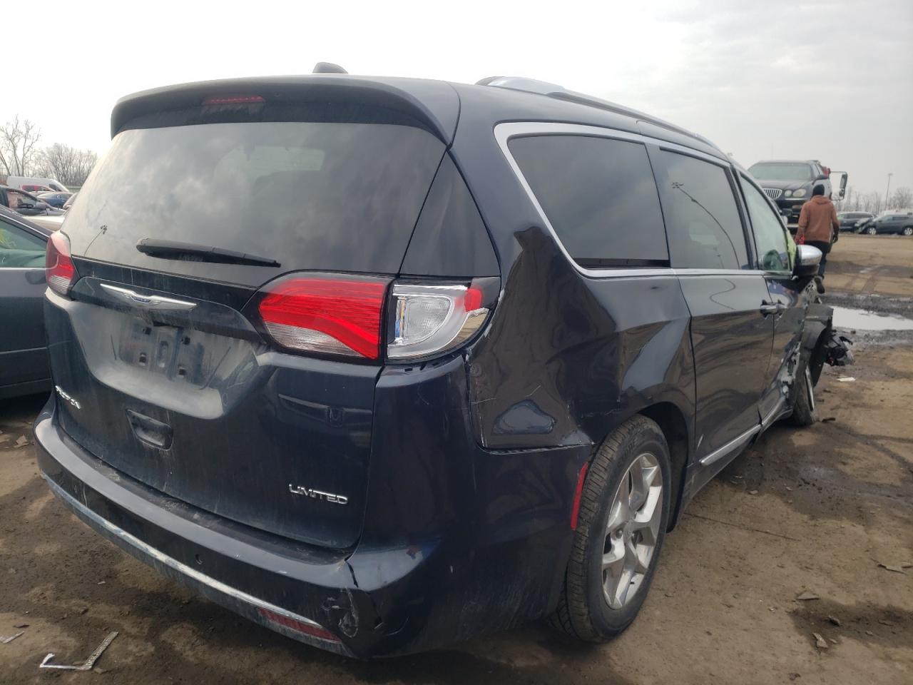 Photo 4 from auction – 2019 CHRYSLER PACIFICA L with VIN 2C4RC1GG9KR679041