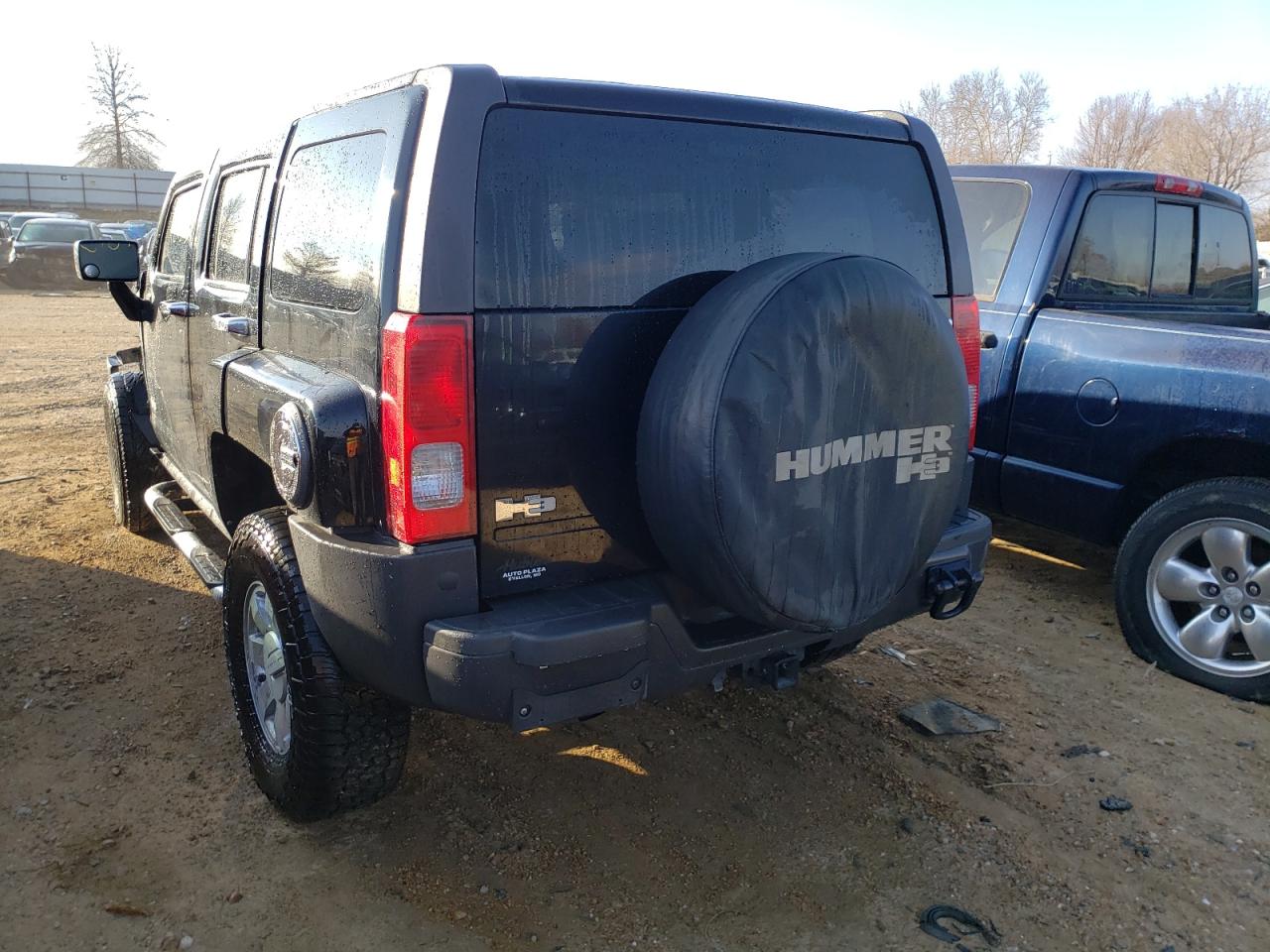 Photo 3 from auction – 2007 HUMMER H3 with VIN 5GTDN13E878209247