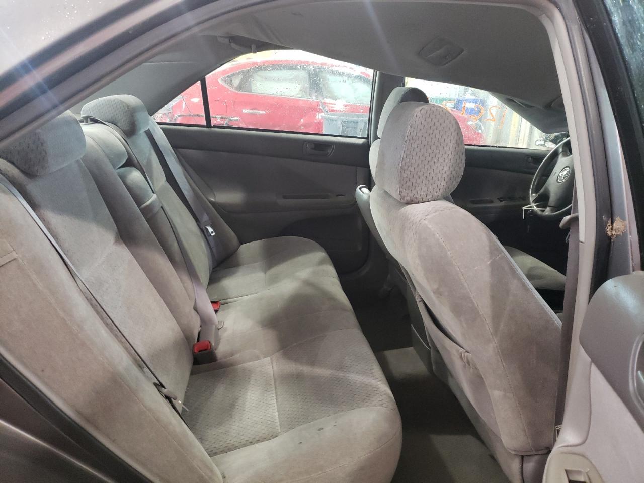Photo 6 from auction – 2004 TOYOTA CAMRY LE with VIN 4T1BE32K74U895667