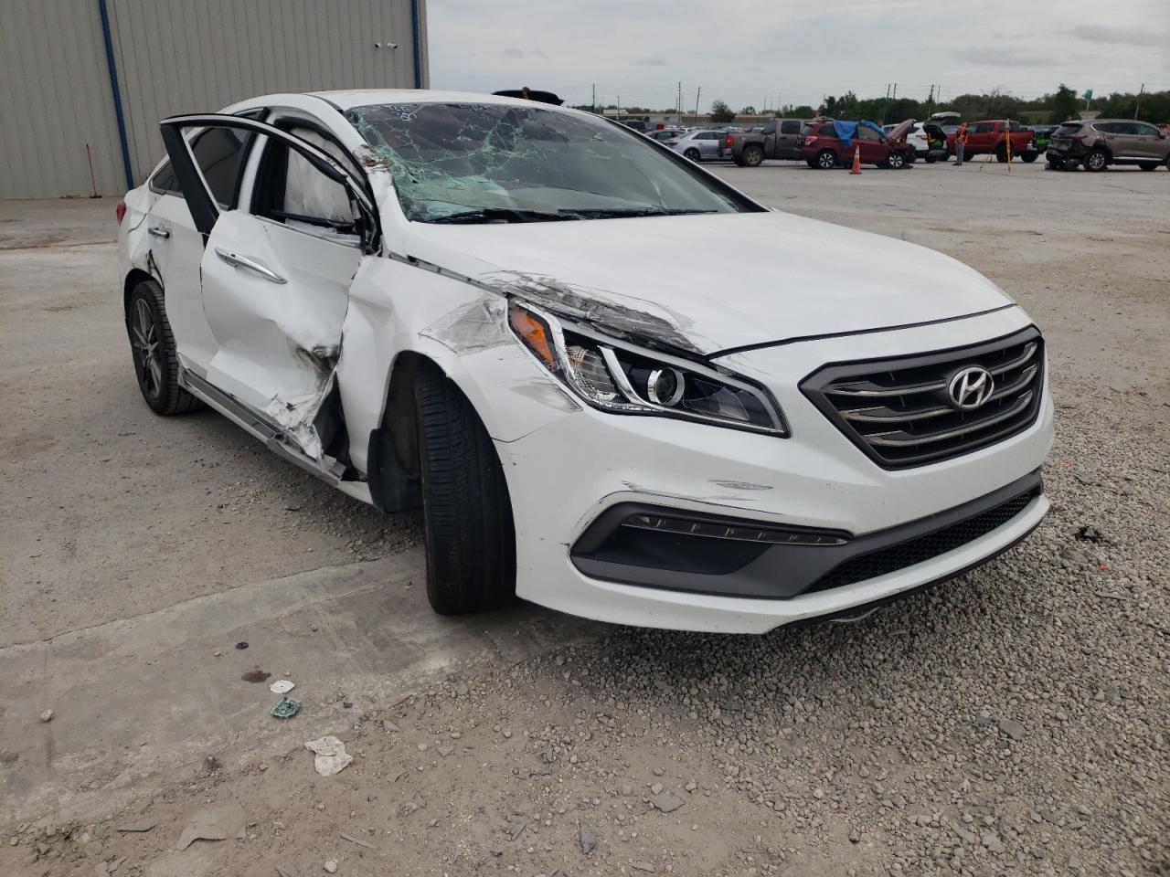 Photo 1 from auction – 2015 HYUNDAI SONATA with VIN 5NPE34AB3FH104661