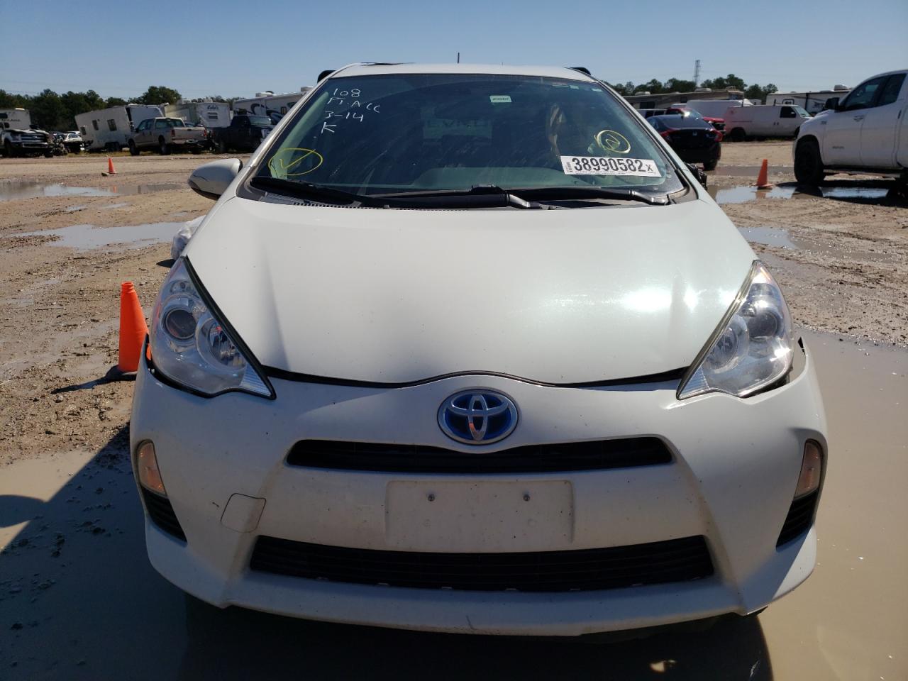 Photo 10 from auction – 2014 TOYOTA PRIUS C with VIN JTDKDTB31E1068007