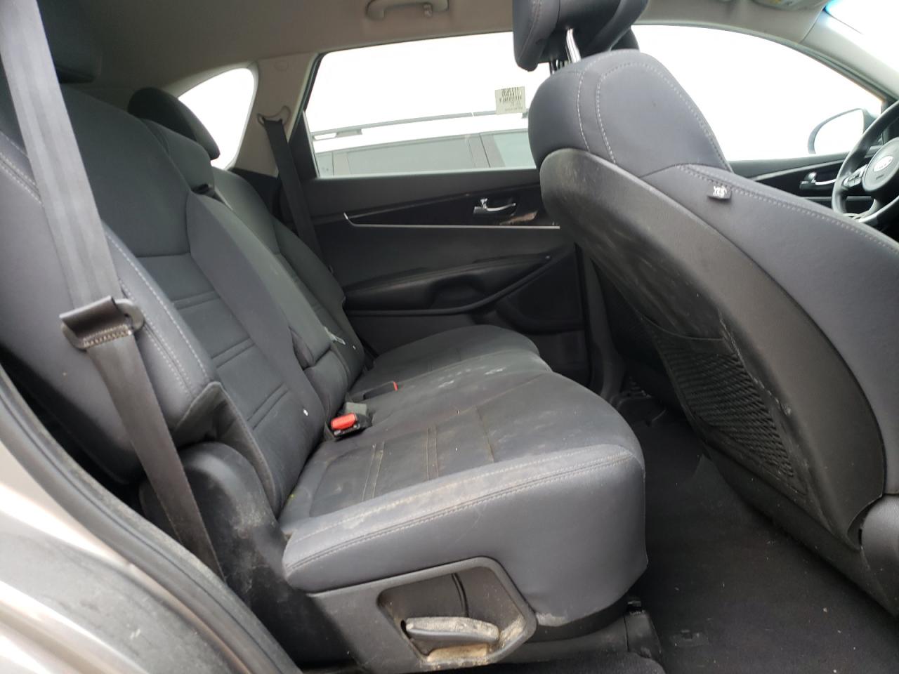 Photo 6 from auction – 2016 KIA SORENTO LX with VIN 5XYPG4A55GG104810