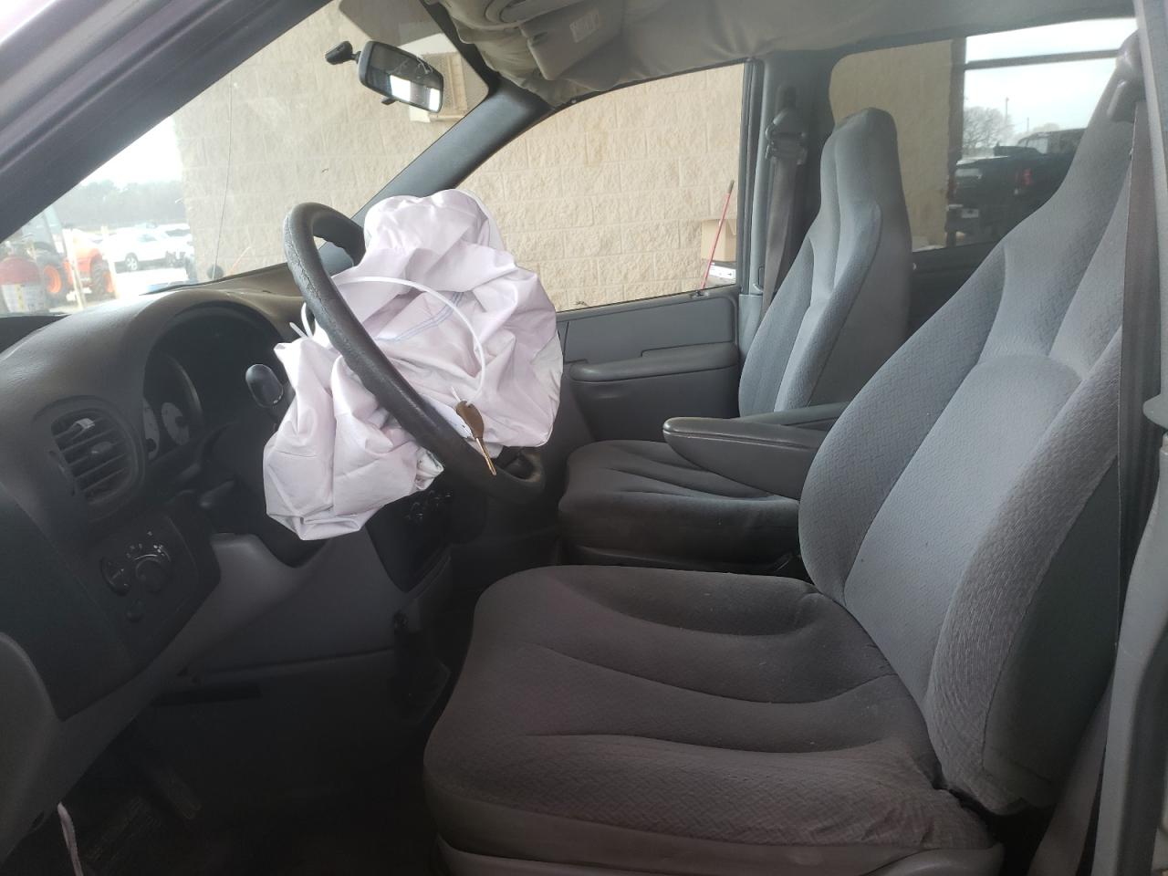 Photo 5 from auction – 2004 DODGE CARAVAN with VIN 1D4GP24R74B548086