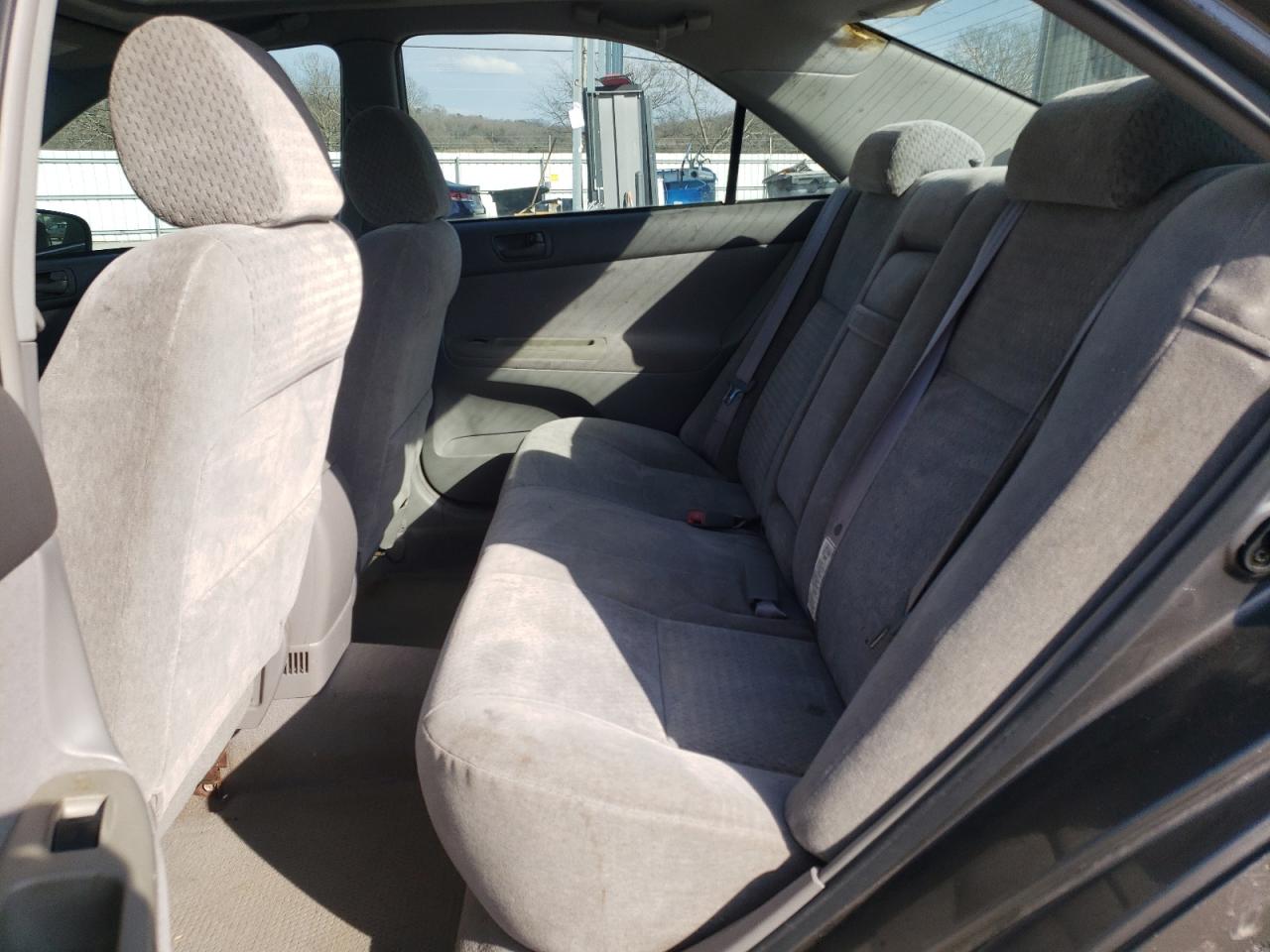 Photo 6 from auction – 2002 TOYOTA CAMRY LE with VIN 4T1BE32K12U551622